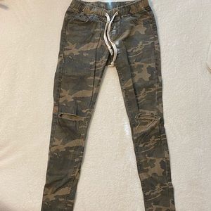Camo skinny pants
